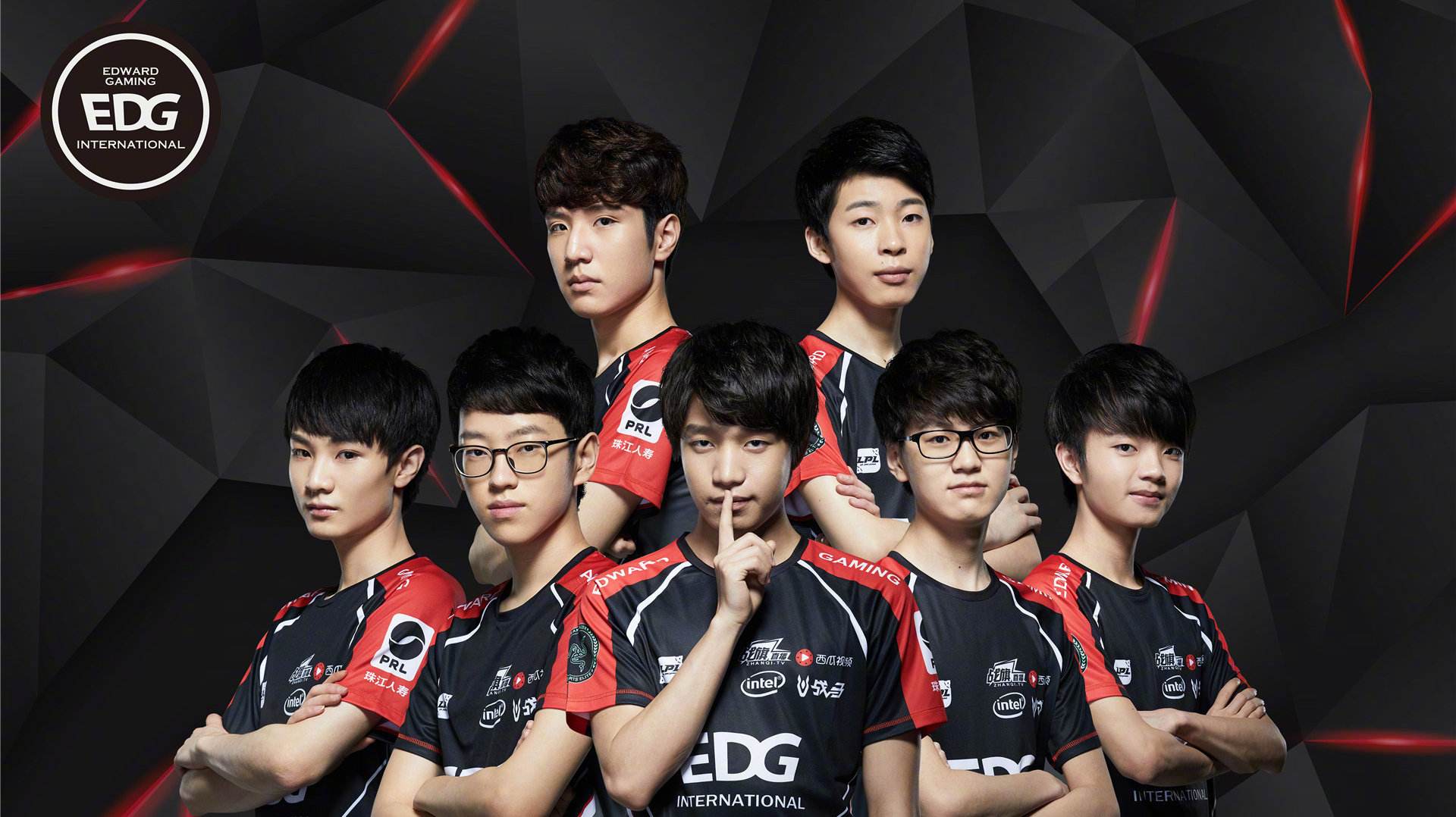 两队在场上 两队在场上